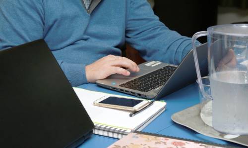 Le télétravail est pratiqué en moyenne 6,4 jours par mois (Pixabay / Alterfines)