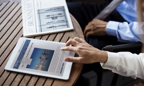 Veille média et intelligence artificielle : un duo sous tension à l’heure des fake news (Freepik)